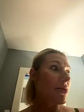 BaddieBossXX2 online show from 11/14/25, 03:54