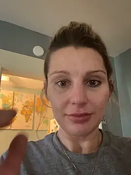 BaddieBossXX2 online show from 11/17/25, 07:29