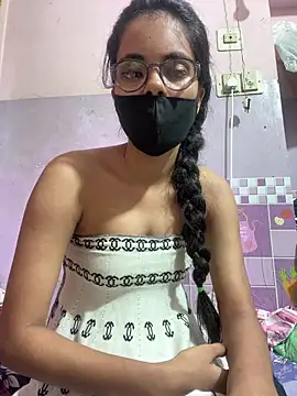 Snapshot of Sandhya_77 chatting on 07/07/26, 06:47 Sandhya 77 online show from 07/07/26, 06:47