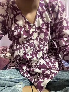 Snapshot of Sandhya_77 chatting on 04/16/26, 06:25 Sandhya 77 online show from 04/16/26, 06:25