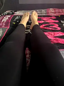 Snapshot of feetwithlottielou chatting on 09/12/25, 08:47 feetwithlottielou online show from 09/12/25, 08:47