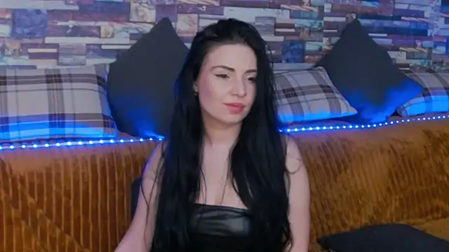 Snapshot of GrayLunna chatting on 12/16/25, 05:22 GrayLunna online show from 12/16/25, 05:22