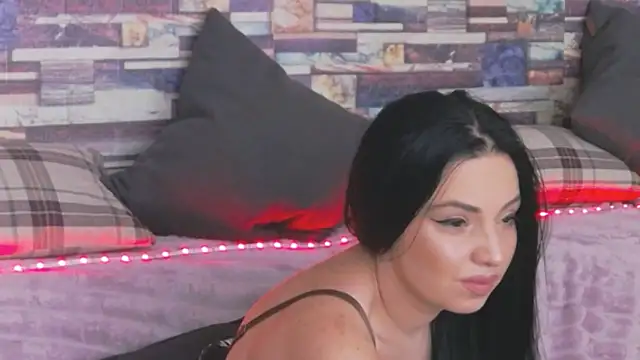 Snapshot of GrayLunna chatting on 10/26/25, 06:03 GrayLunna online show from 10/26/25, 06:03