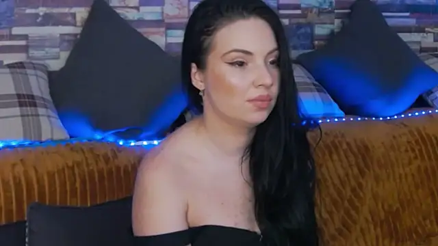 Snapshot of GrayLunna chatting on 11/19/25, 06:57 GrayLunna online show from 11/19/25, 06:57