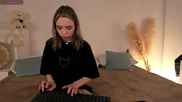 Little Clare online show from 05/22/26, 12:36
