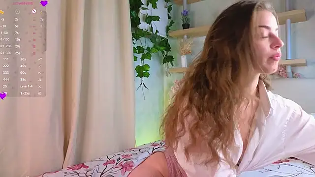 Snapshot of CarolSutton chatting on 09/09/25, 01:05 CarolSutton online show from 09/09/25, 01:05