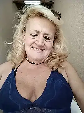 Snapshot of Belladama61 chatting on 09/16/25, 11:22 Belladama61 online show from 09/16/25, 11:22