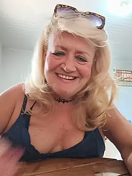 Snapshot of Belladama61 chatting on 06/19/26, 10:54 Belladama61 online show from 06/19/26, 10:54