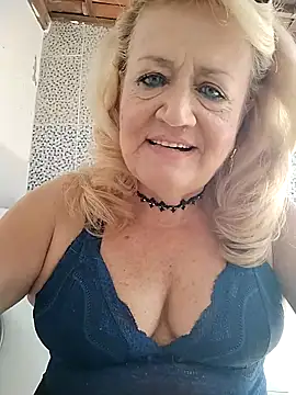 Snapshot of Belladama61 chatting on 10/27/25, 11:33 Belladama61 online show from 10/27/25, 11:33