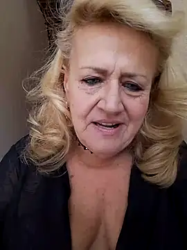 Snapshot of Belladama61 chatting on 09/23/25, 11:28 Belladama61 online show from 09/23/25, 11:28
