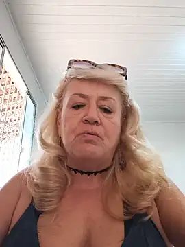 Snapshot of Belladama61 chatting on 07/17/26, 11:18 Belladama61 online show from 07/17/26, 11:18