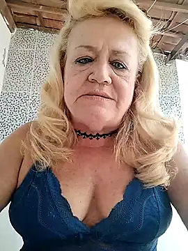 Snapshot of Belladama61 chatting on 12/21/25, 11:23 Belladama61 online show from 12/21/25, 11:23