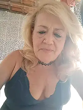 Snapshot of Belladama61 chatting on 10/29/25, 10:36 Belladama61 online show from 10/29/25, 10:36