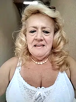 Snapshot of Belladama61 chatting on 09/10/25, 11:31 Belladama61 online show from 09/10/25, 11:31