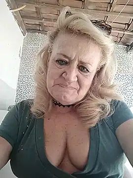Snapshot of Belladama61 chatting on 10/05/25, 01:35 Belladama61 online show from 10/05/25, 01:35