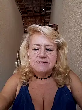 Snapshot of Belladama61 chatting on 09/09/25, 01:09 Belladama61 online show from 09/09/25, 01:09
