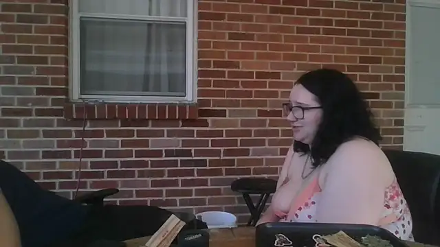 Snapshot of cheekychick420 chatting on 11/08/25, 03:04 cheekychick420 online show from 11/08/25, 03:04