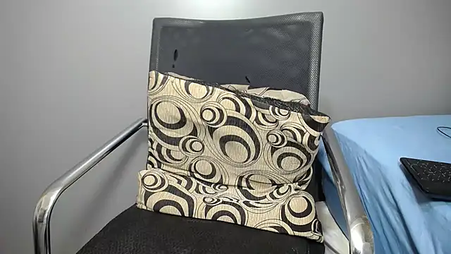 Snapshot of Ozimpho chatting on 02/25/26, 10:04 Ozimpho online show from 02/25/26, 10:04