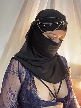 Snapshot of Amyraa_ chatting on 10/02/25, 01:03 Amyraa online show from 10/02/25, 01:03