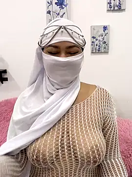 Snapshot of Amyraa_ chatting on 12/02/25, 12:18 Amyraa online show from 12/02/25, 12:18