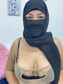 Snapshot of Amyraa_ chatting on 12/14/25, 11:43 Amyraa online show from 12/14/25, 11:43