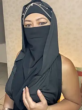 Snapshot of Amyraa_ chatting on 09/08/25, 02:16 Amyraa online show from 09/08/25, 02:16