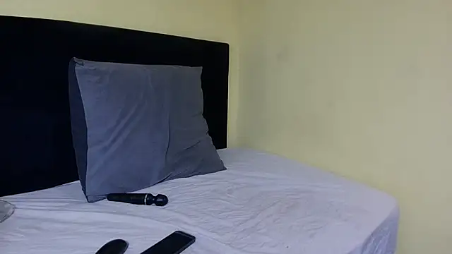 ThickTemptress18 online show from 11/06/25, 08:40