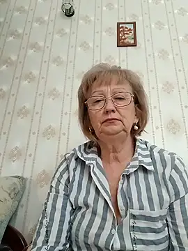 AlikaSwan5821 online show from 10/28/25, 12:37