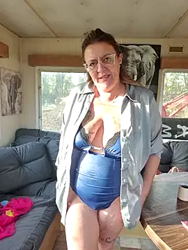 Snapshot of Misspapillon1840 chatting on 11/05/25, 08:17 Misspapillon1840 online show from 11/05/25, 08:17