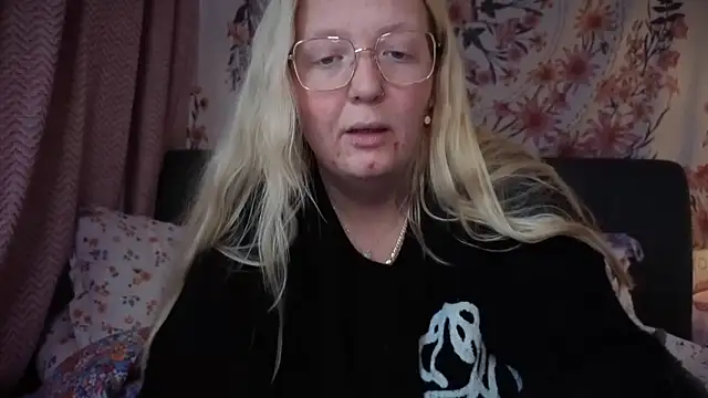 Daisyxoxo  online show from 03/08/26, 09:45