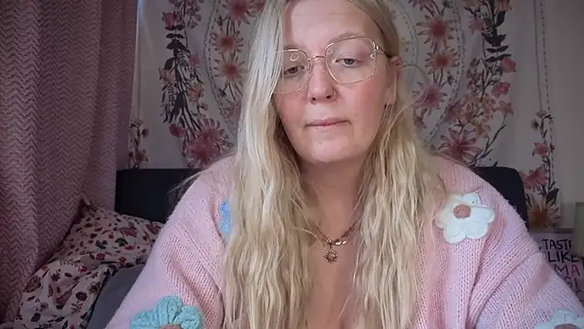 Snapshot of Daisyxoxo_ chatting on 09/26/25, 08:43 Daisyxoxo  online show from 09/26/25, 08:43