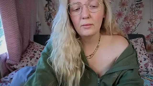 Snapshot of Daisyxoxo_ chatting on 09/25/25, 08:31 Daisyxoxo  online show from 09/25/25, 08:31