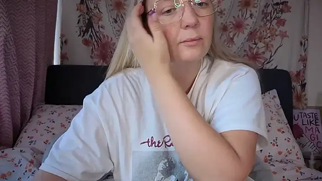 Snapshot of Daisyxoxo_ chatting on 10/07/25, 08:26 Daisyxoxo  online show from 10/07/25, 08:26