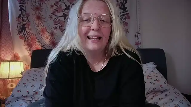 Snapshot of Daisyxoxo_ chatting on 05/19/26, 08:43 Daisyxoxo online show from 05/19/26, 08:43