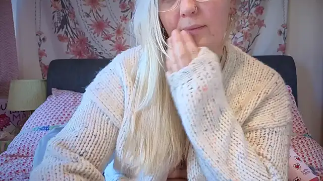 Snapshot of Daisyxoxo_ chatting on 09/11/25, 08:47 Daisyxoxo  online show from 09/11/25, 08:47