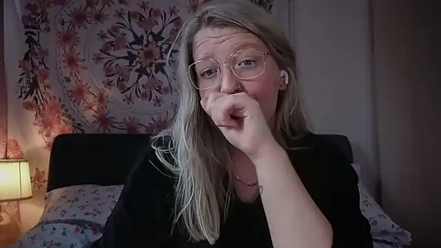 Snapshot of Daisyxoxo_ chatting on 06/17/26, 08:47 Daisyxoxo online show from 06/17/26, 08:47