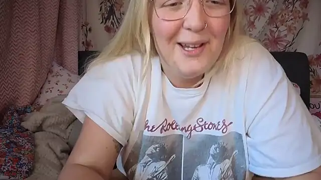 Daisyxoxo  online show from 12/02/25, 10:28