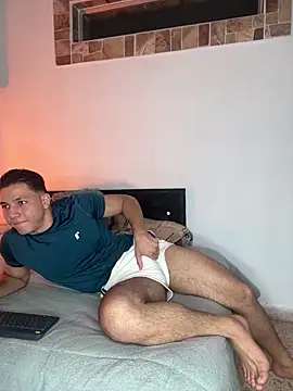 Snapshot of max_valiant1 chatting on 09/17/25, 04:58 max valiant1 online show from 09/17/25, 04:58
