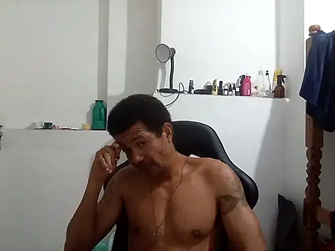 moreno25centimetro online show from 10/21/25, 12:54