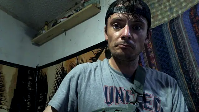 Snapshot of RichardW chatting on 10/18/25, 07:21 RichardW online show from 10/18/25, 07:21