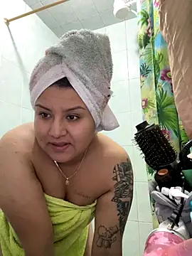 Snapshot of naomy26 chatting on 11/02/25, 02:27 naomy26 online show from 11/02/25, 02:27