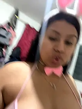 Snapshot of naomy26 chatting on 11/06/25, 05:55 naomy26 online show from 11/06/25, 05:55