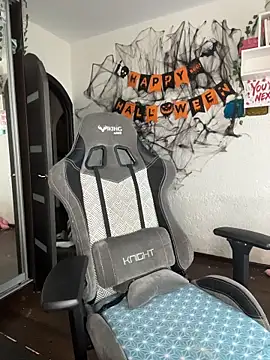 Snapshot of MikssMolly chatting on 11/27/25, 06:47 MikssMolly online show from 11/27/25, 06:47