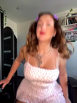 Snapshot of MikssMolly chatting on 10/14/25, 06:47 MikssMolly online show from 10/14/25, 06:47