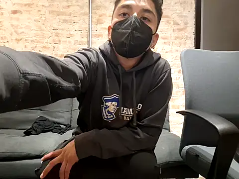 Molly Erik online show from 10/05/25, 05:31