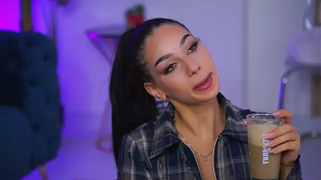 NinaSolenne online show from 11/29/25, 07:47