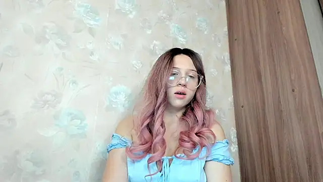 Stephanie Hills online show from 09/10/25, 07:40