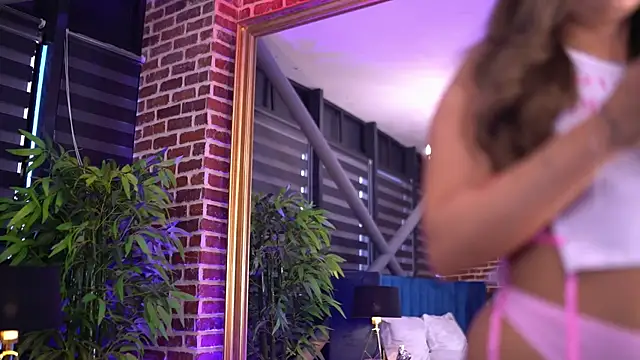 Snapshot of MillaSerene chatting on 10/30/25, 05:28 MillaSerene online show from 10/30/25, 05:28