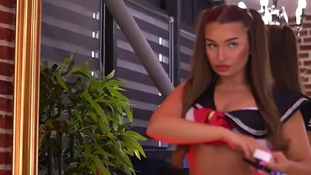 Snapshot of MillaSerene chatting on 10/25/25, 05:06 MillaSerene online show from 10/25/25, 05:06