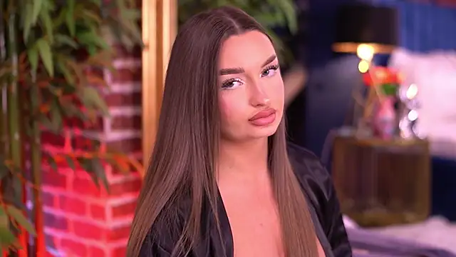 Snapshot of MillaSerene chatting on 12/14/25, 08:09 MillaSerene online show from 12/14/25, 08:09